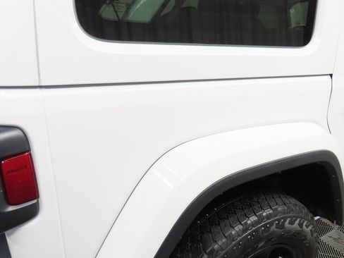 Used 2023 Jeep Wrangler Unlimited Sahara image 31