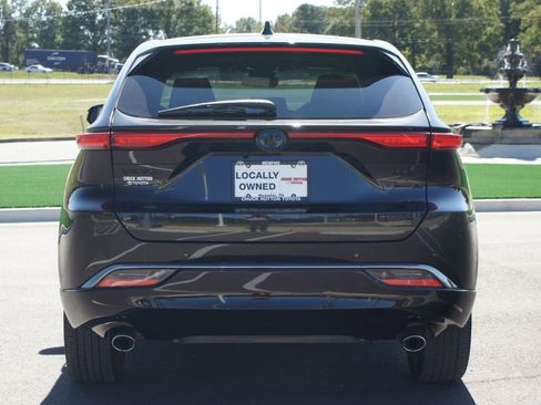 Used 2024 Toyota Venza Nightshade image 3