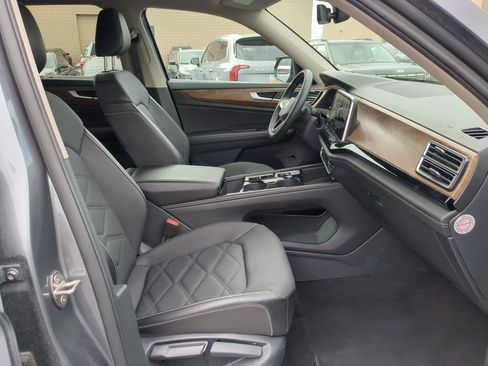 Used 2024 Volkswagen Atlas SE image 33