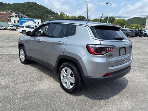 Used 2022 Jeep Compass Latitude w/ Convenience Group AWD/4WD image 3