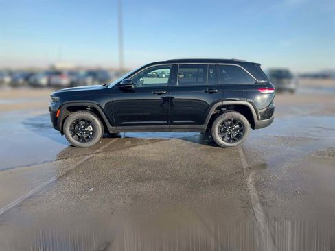 New 2026 Jeep Grand Cherokee Altitude image 6