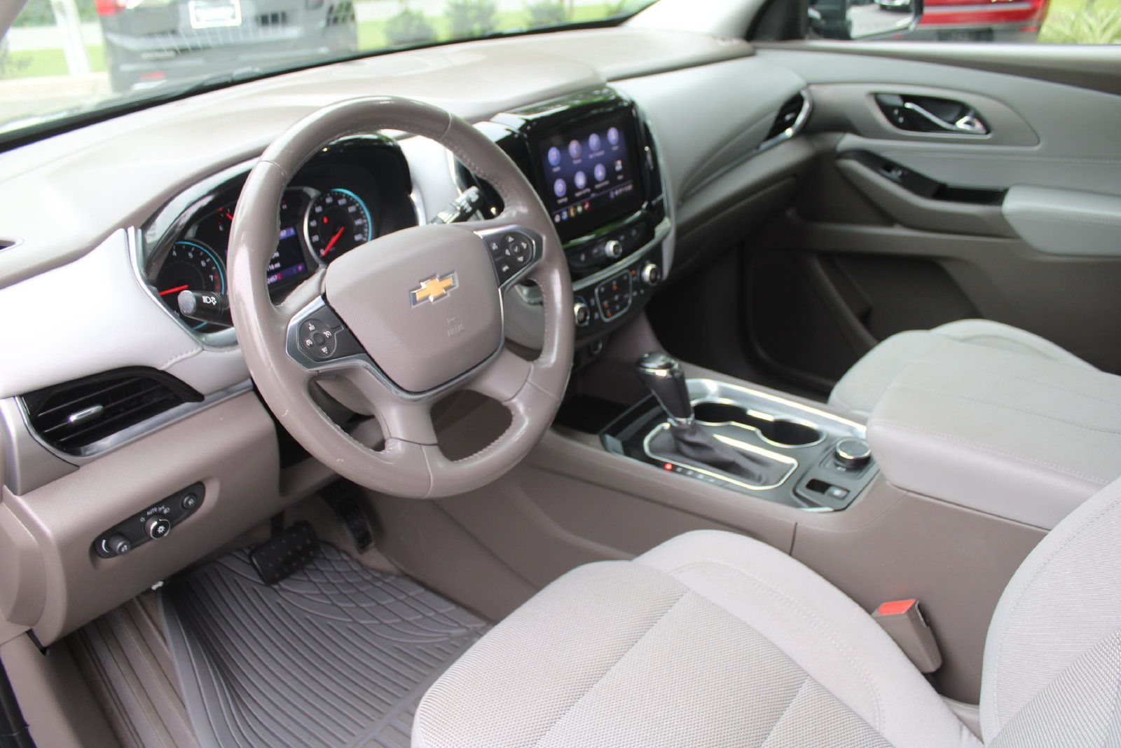 Used 2020 Chevrolet Traverse LT FWD image 24