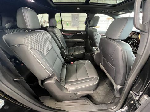 Used 2024 GMC Acadia Denali image 18