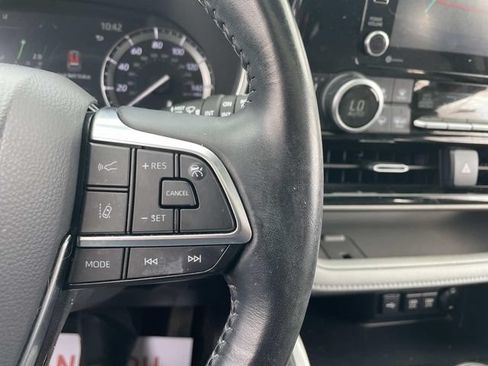 Used 2020 Toyota Highlander XLE AWD/4WD image 31