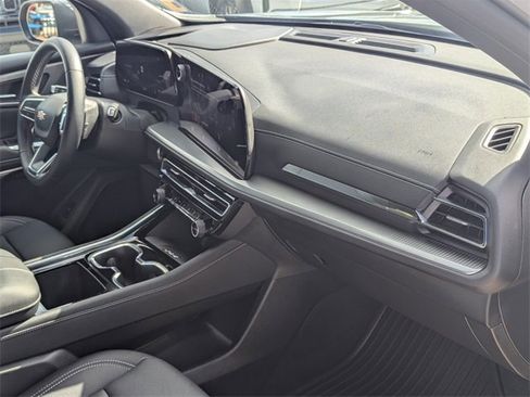 Certified 2025 Chevrolet Traverse LT w/ Driver Confidence Package image 14