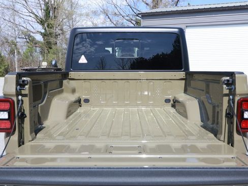 Used 2020 Jeep Gladiator Sport image 8