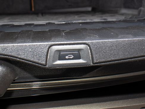 Used 2022 BMW X5 sDrive40i w/ M Sport Package image 11