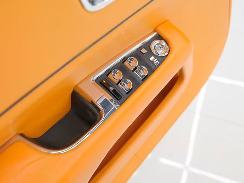 Used 2018 Rolls-Royce Dawn image 22