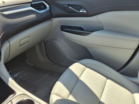 Certified 2023 GMC Acadia SLT image 23