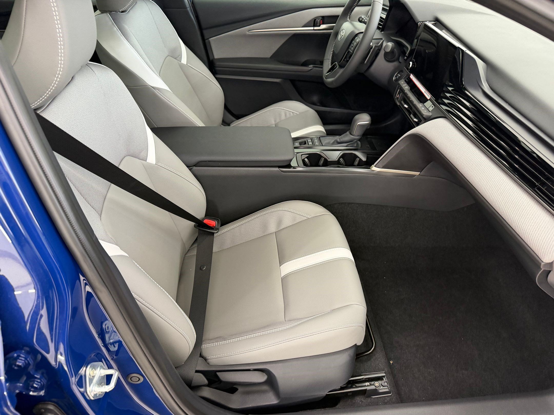Used 2026 Toyota Camry SE w/ Convenience Package FWD image 24