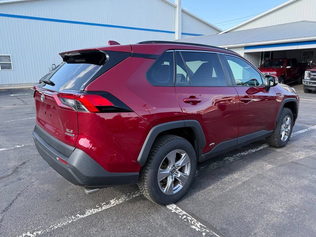 Used 2022 Toyota RAV4 XLE w/ XLE Grade Weather Package AWD/4WD image 4
