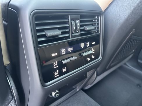 Certified 2025 Porsche Cayenne E-Hybrid Coupe AWD/4WD image 35