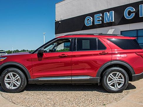Used 2021 Ford Explorer XLT w/ Equipment Group 202A AWD/4WD image 2