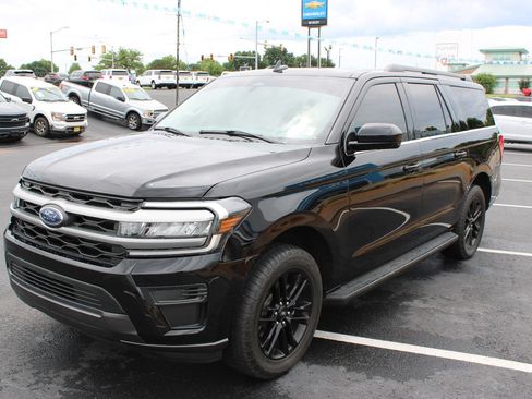 Used 2024 Ford Expedition Max XLT RWD image 4
