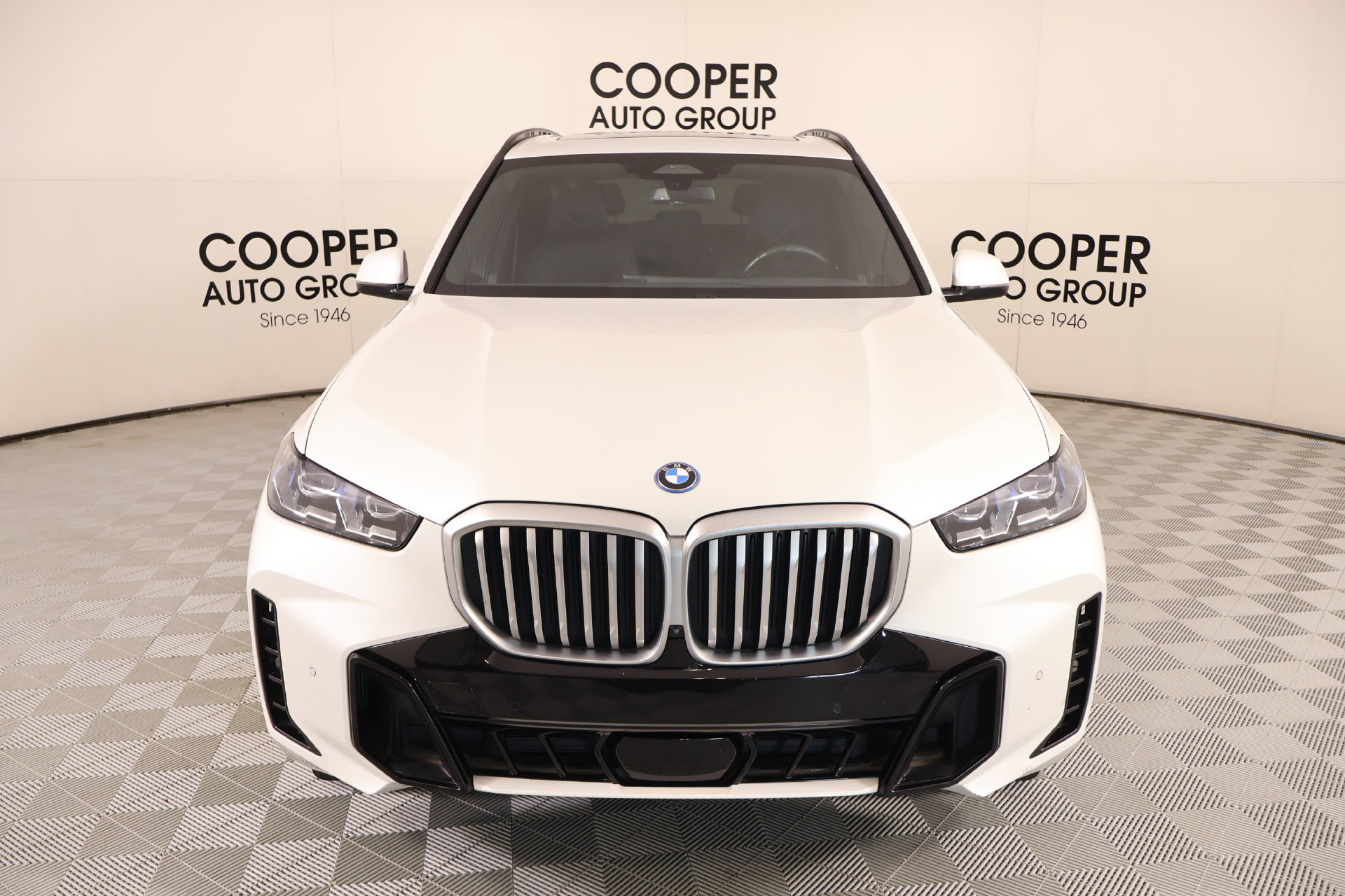 Used 2024 BMW X5 xDrive50e w/ M Sport Package AWD/4WD image 10