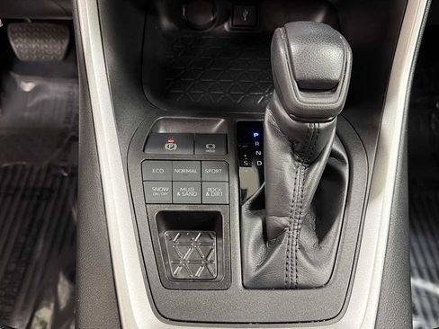 Certified 2022 Toyota RAV4 LE image 21