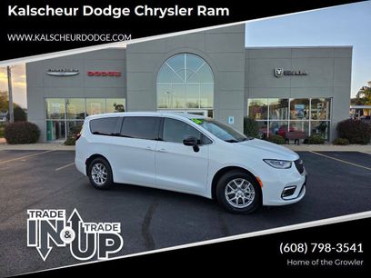 Used 2026 Chrysler Pacifica Select