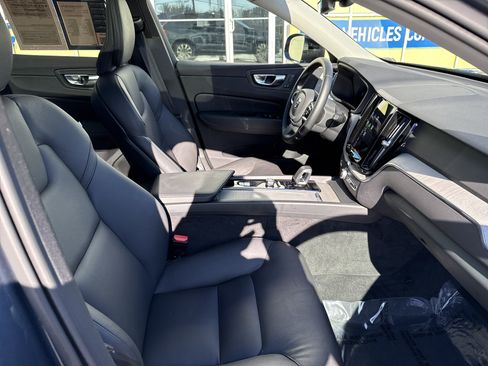 Used 2025 Volvo XC60 B5 Plus image 34