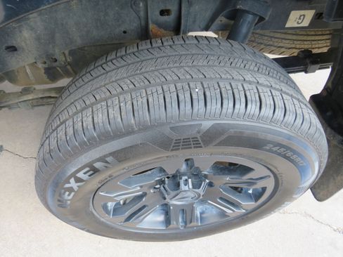 Used 2015 Toyota Tacoma Double Cab V6 6MT 4WD image 18