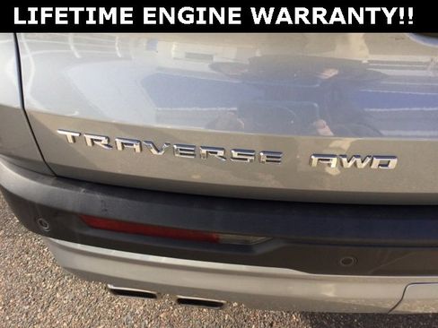 Used 2025 Chevrolet Traverse LT image 30