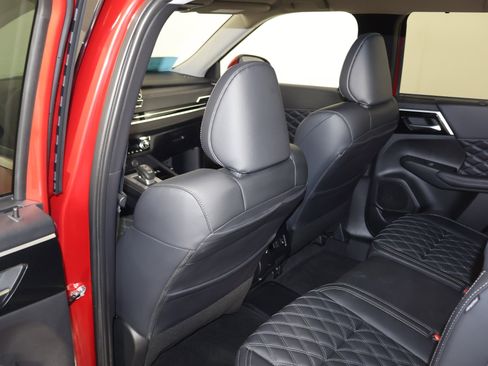 Used 2024 Mitsubishi Outlander SEL image 47