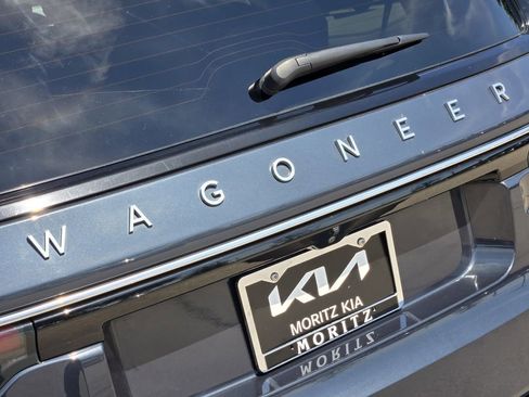 Used 2024 Jeep Wagoneer Series II w/ Flexible Seating Group RWD image 16