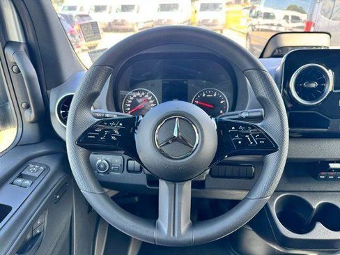 New 2025 Mercedes-Benz Sprinter 2500 image 9