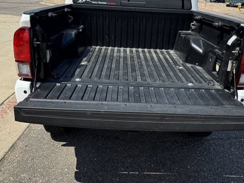 Used 2019 Toyota Tacoma TRD Sport w/ Technology Package AWD/4WD image 10