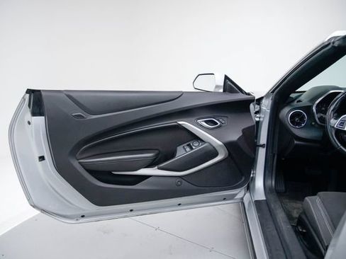 Used 2017 Chevrolet Camaro SS RWD image 22