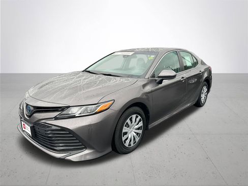 Certified 2020 Toyota Camry LE image 2