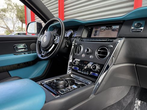 Used 2022 Rolls-Royce Cullinan image 19