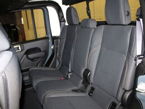 New 2025 Jeep Gladiator Sport image 30