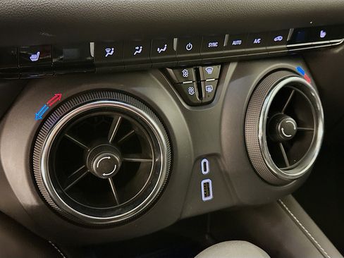 Used 2025 Chevrolet Blazer LT image 24