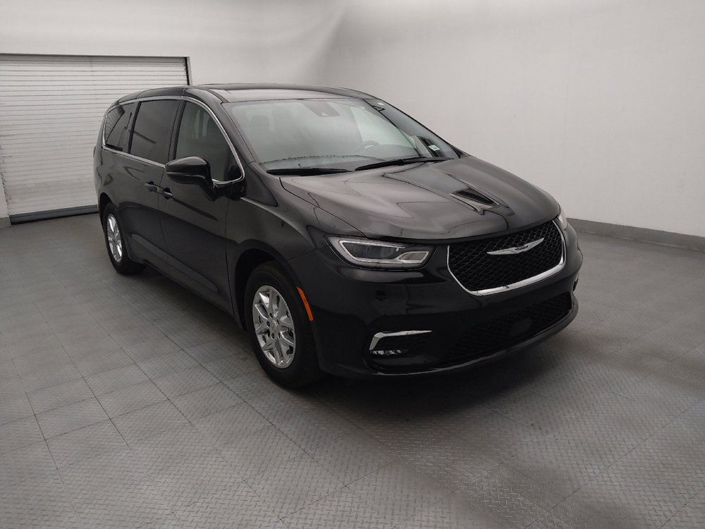 Used 2025 Chrysler Pacifica Select FWD image 13