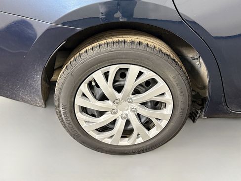 Used 2017 Toyota Corolla LE image 32