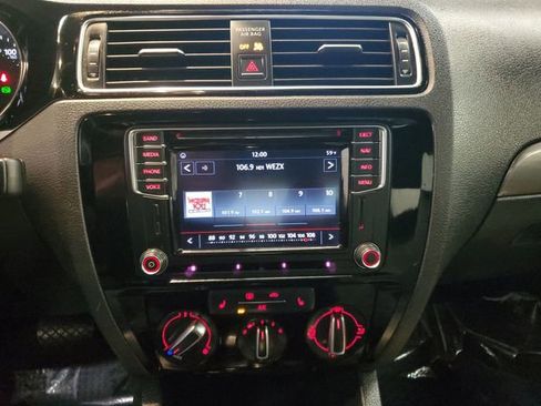 Used 2016 Volkswagen Jetta Sport FWD image 20