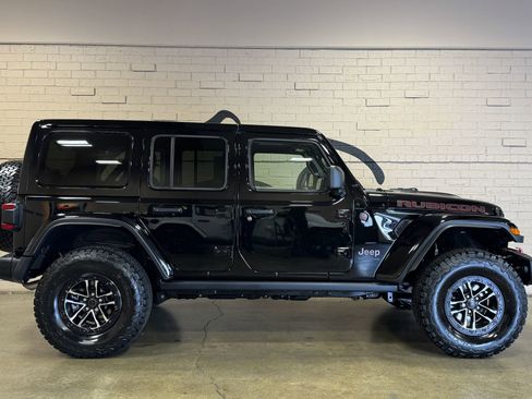 Used 2024 Jeep Wrangler Unlimited Rubicon AWD/4WD image 3