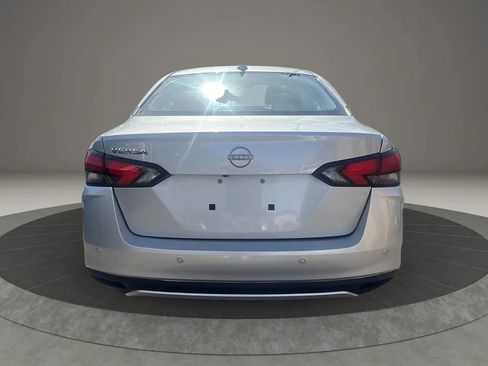 Used 2025 Nissan Versa SV image 6