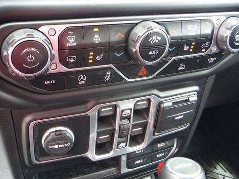 Used 2020 Jeep Gladiator Overland w/ Popular Equipment Package AWD/4WD image 31