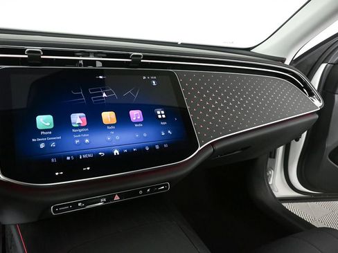 Used 2025 Mercedes-Benz E 350 Sedan image 13