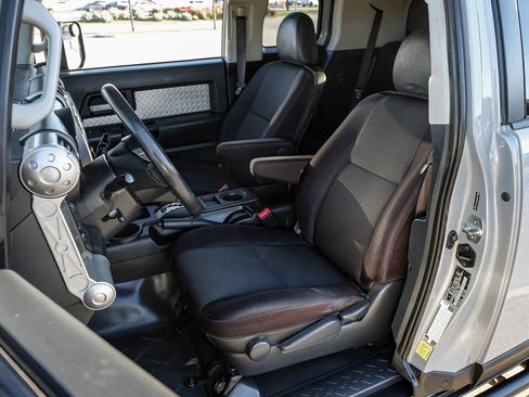 Used 2014 Toyota FJ Cruiser 4WD w/ Upgrade Package image 26