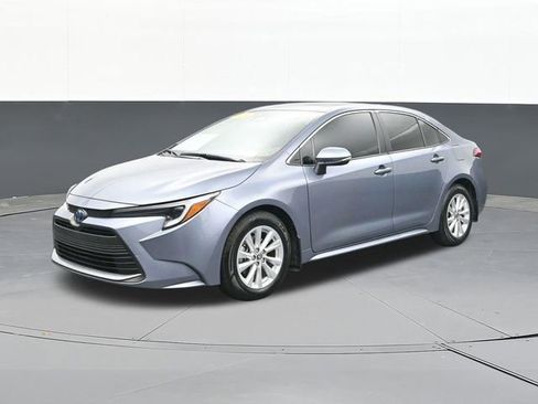 Used 2024 Toyota Corolla XLE image 5