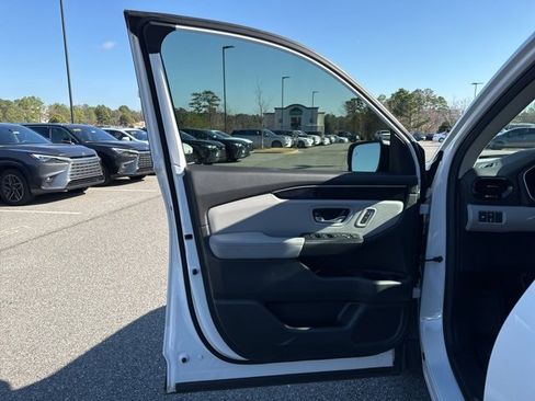 Used 2025 Honda Pilot Elite image 6