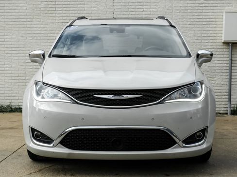 Used 2020 Chrysler Pacifica Limited w/ Advanced Safetytec Group FWD image 5