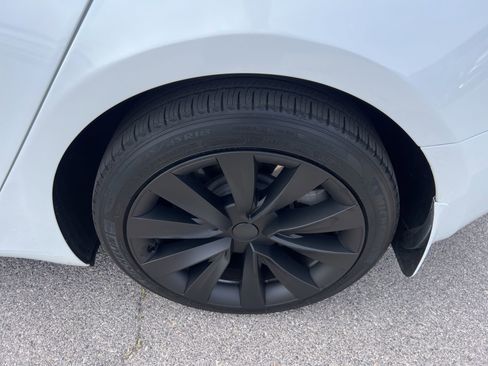 Used 2023 Tesla Model 3 Standard Range image 11