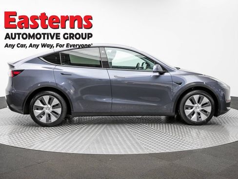 Used 2021 Tesla Model Y Long Range AWD/4WD image 3