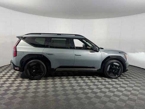 Used 2024 Kia EV9 GT-Line AWD/4WD image 3