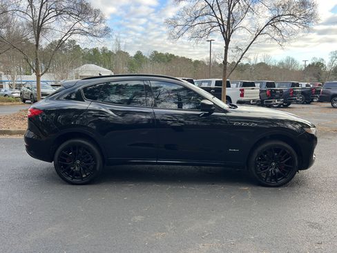 Used 2018 Maserati Levante GranSport image 4