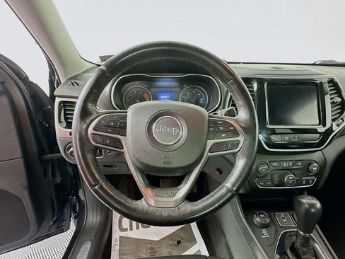 Used 2019 Jeep Cherokee Limited image 11