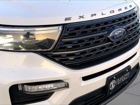 Used 2021 Ford Explorer XLT w/ Equipment Group 202A RWD image 28